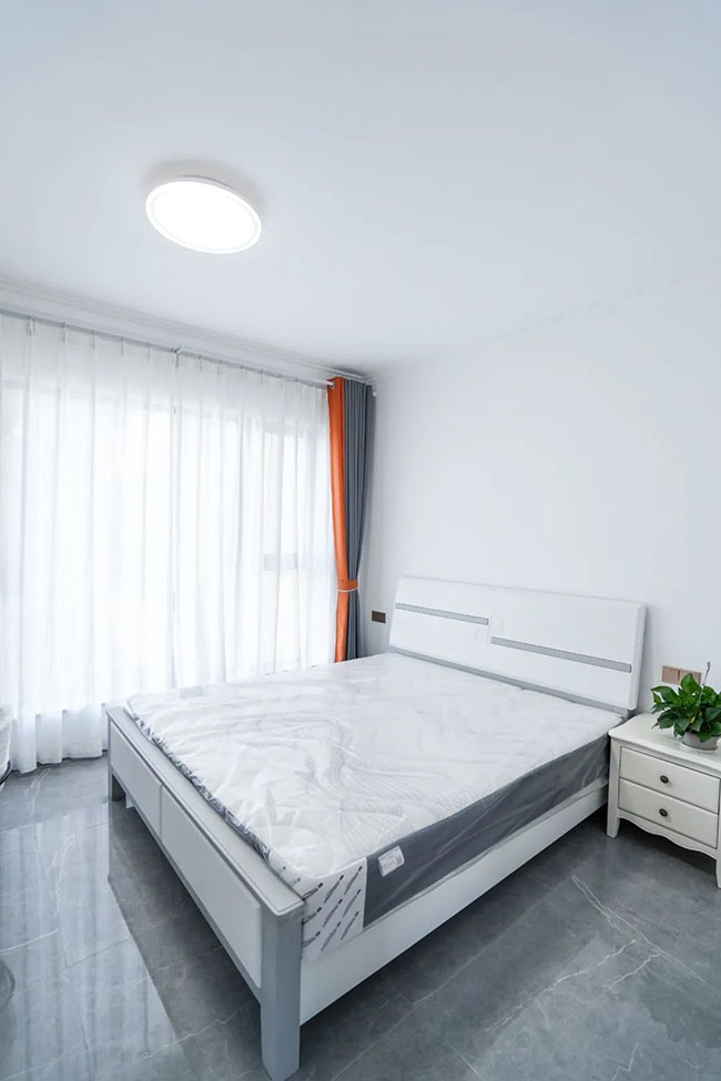 124㎡現(xiàn)代三居，簡單軟裝搭配，感受生活的小清新